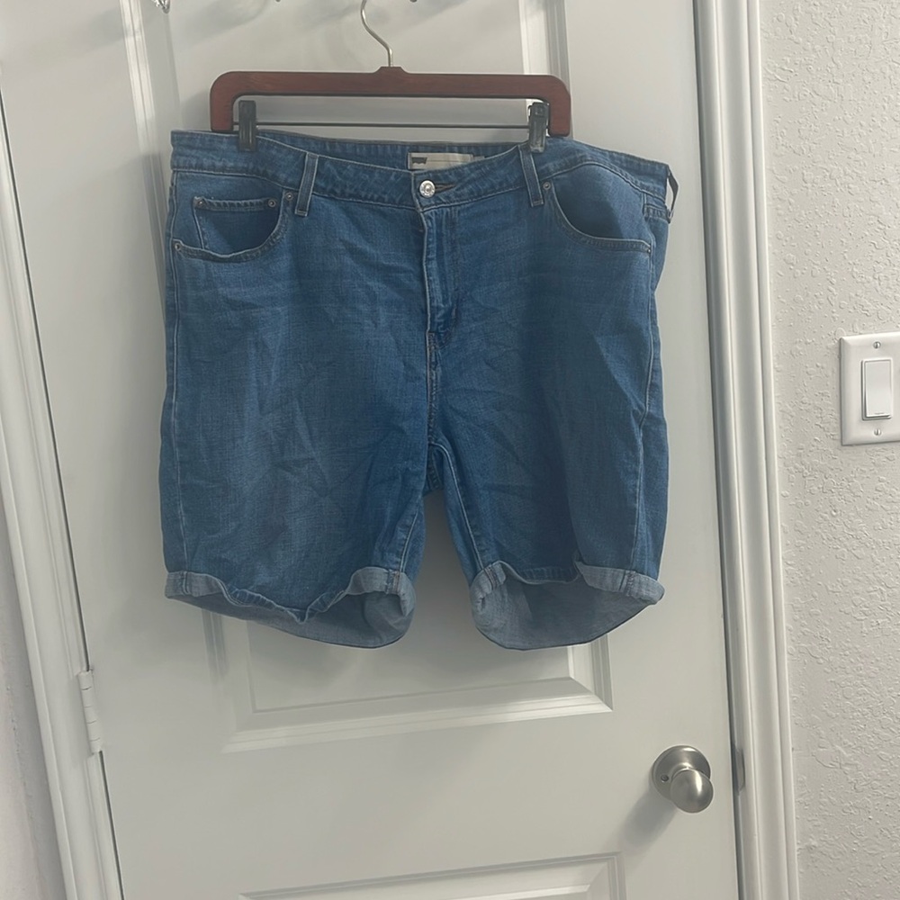 Levi’s Medium Wash Cuffed Shorts